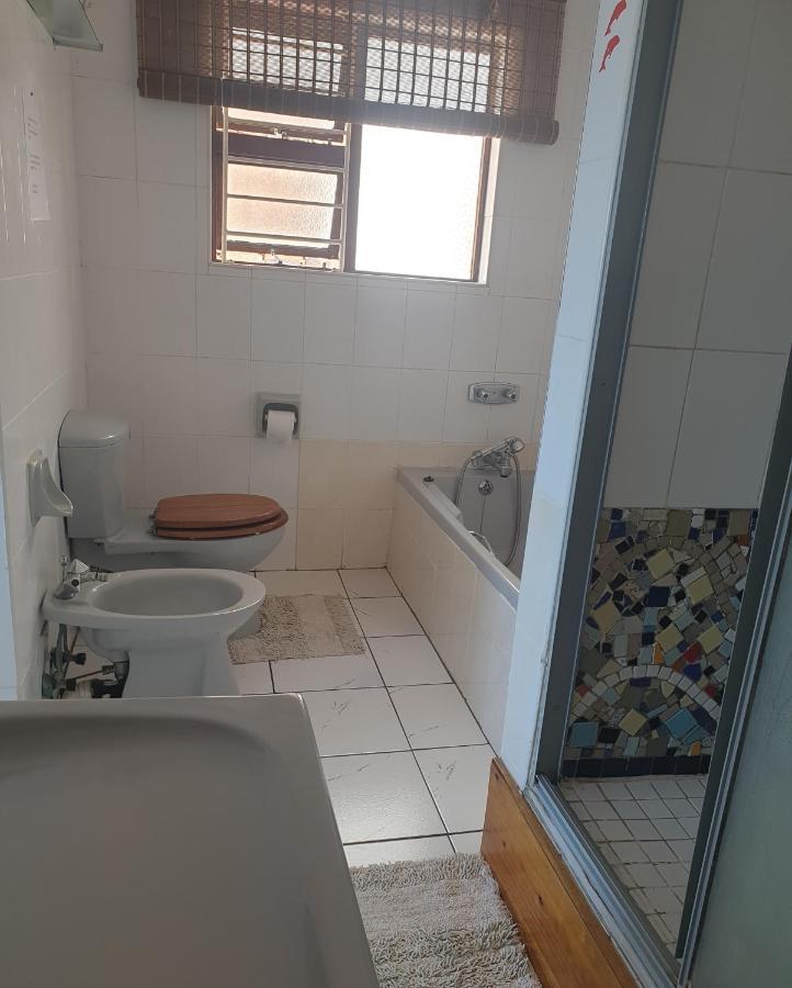 Deep Blue Guest House Amanzimtoti Bagian luar foto