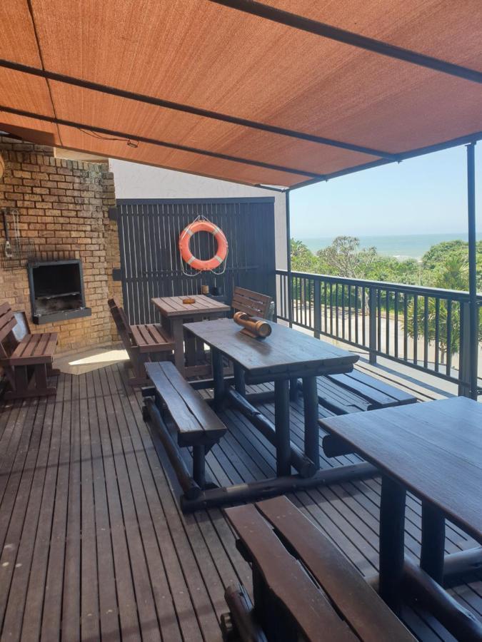 Deep Blue Guest House Amanzimtoti Bagian luar foto