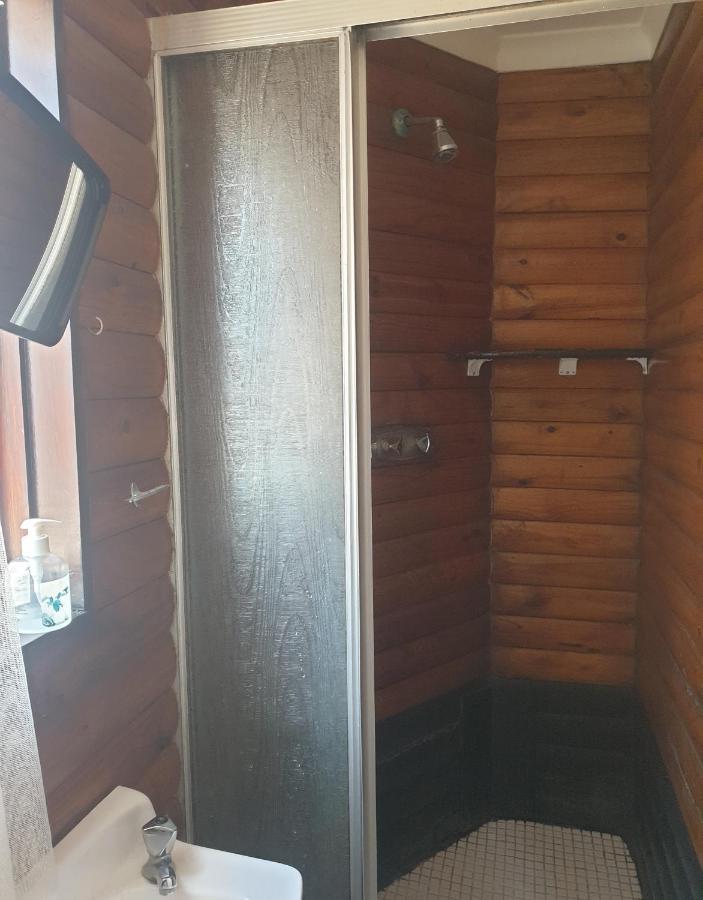 Deep Blue Guest House Amanzimtoti Bagian luar foto